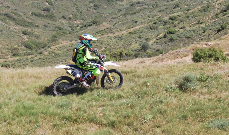 Calor y polvo en el enduro de Uju&eacute;